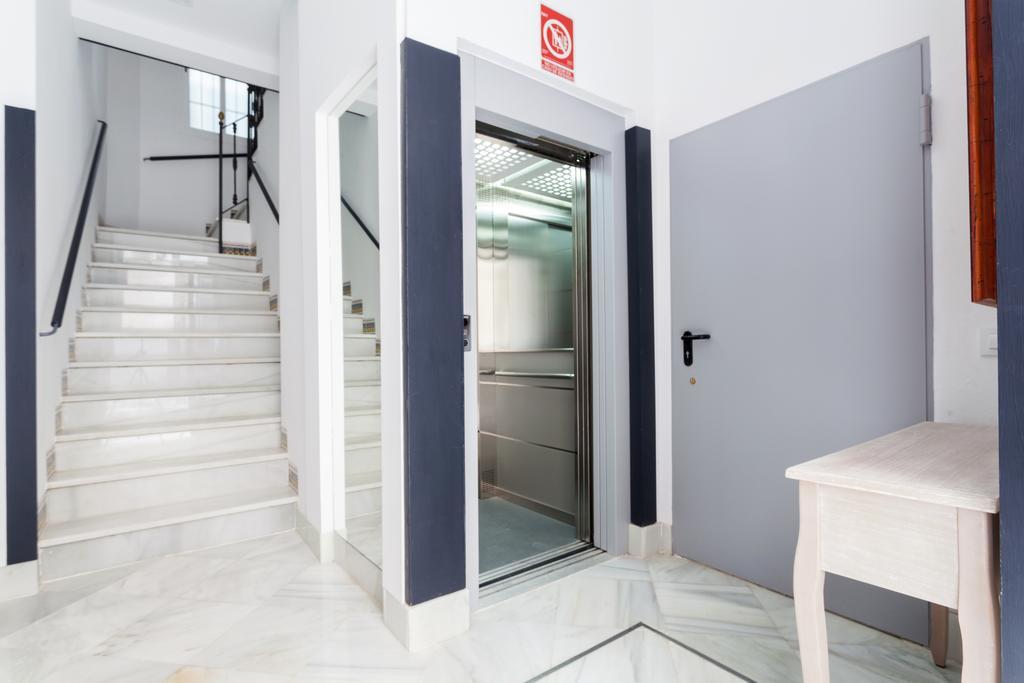 Hostly Acetres 2A-Penthouse In City Center-Fibre-Parking Opt Севиля Екстериор снимка